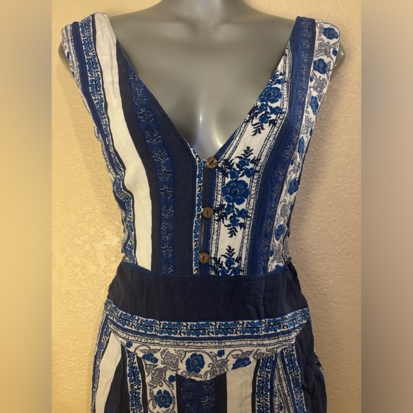 Free People All Shook Up Blue White Jumpsuit Deep V Neck Open Back Boho Size 4 - Picture 4 of 8